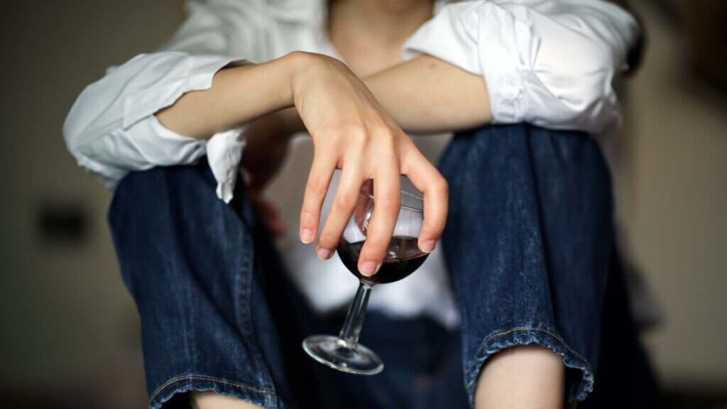 Stoppen met het drinken van alcohol is moeilijk, maar met de juiste hulp niet onmogelijk.